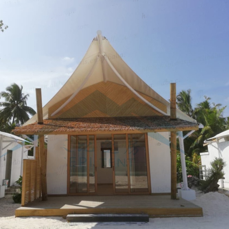 Maldiver, hotell- och hotelltält vid kusten